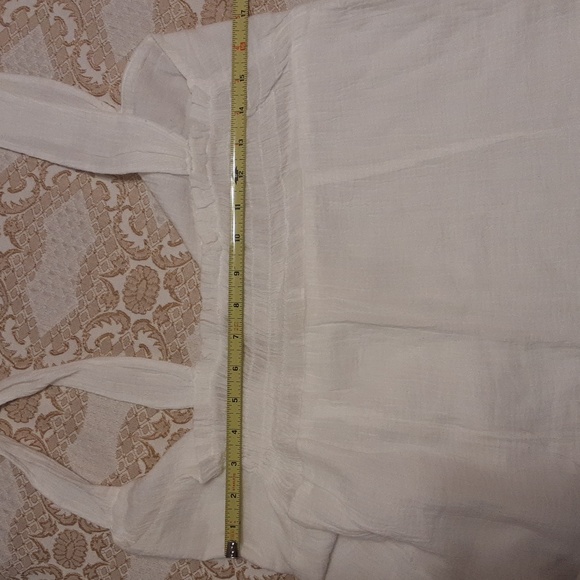 SOFT SURROUNDINGS - WHITE  Front Tie Keyhole Style Tank -  Size 17" Wide (L) - Picture 7 of 8